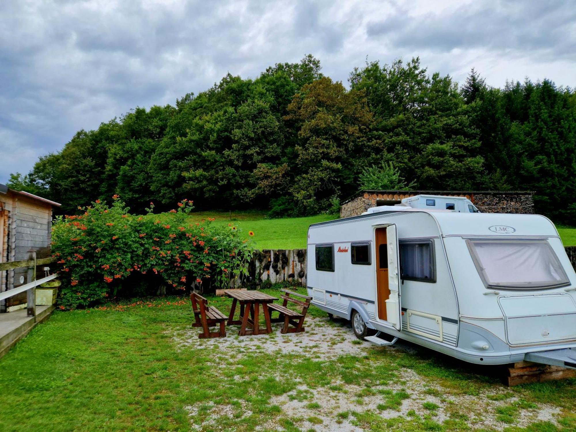 Cowboy'S Land Hotel Visnja Gora Екстериор снимка