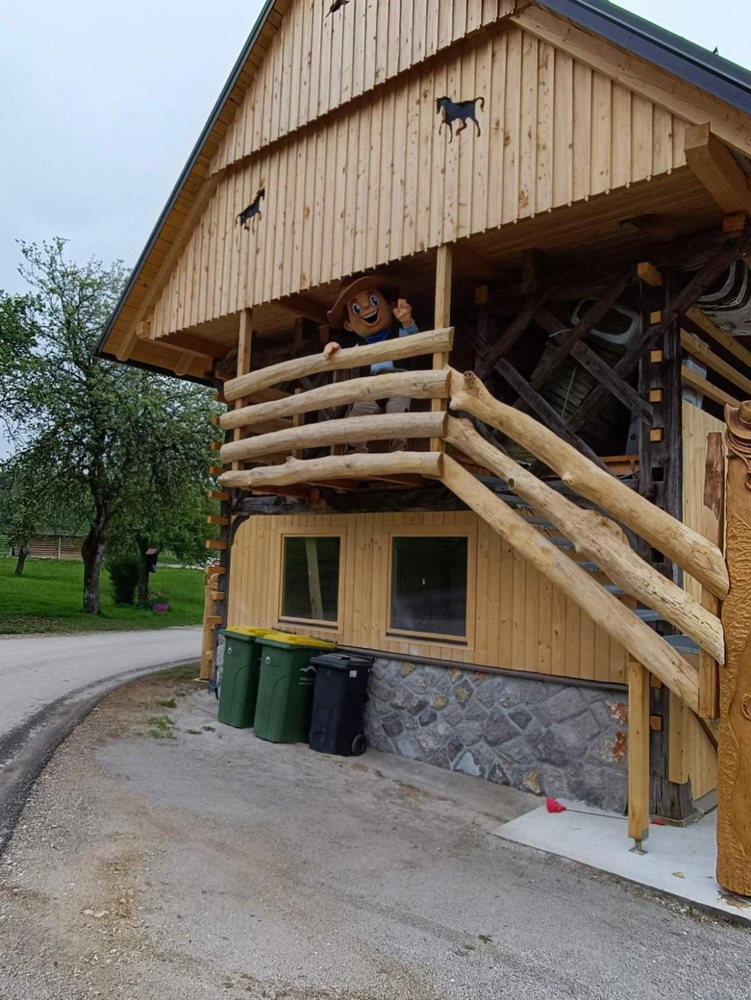 Cowboy'S Land Hotel Visnja Gora Екстериор снимка