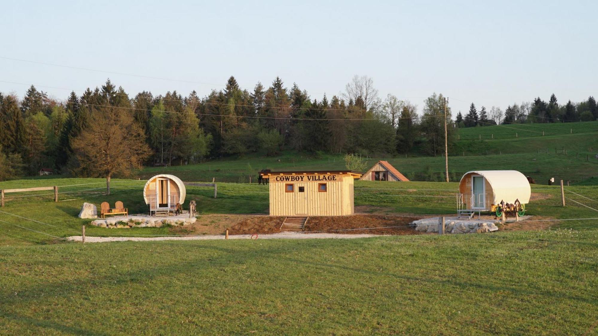 Cowboy'S Land Hotel Visnja Gora Екстериор снимка