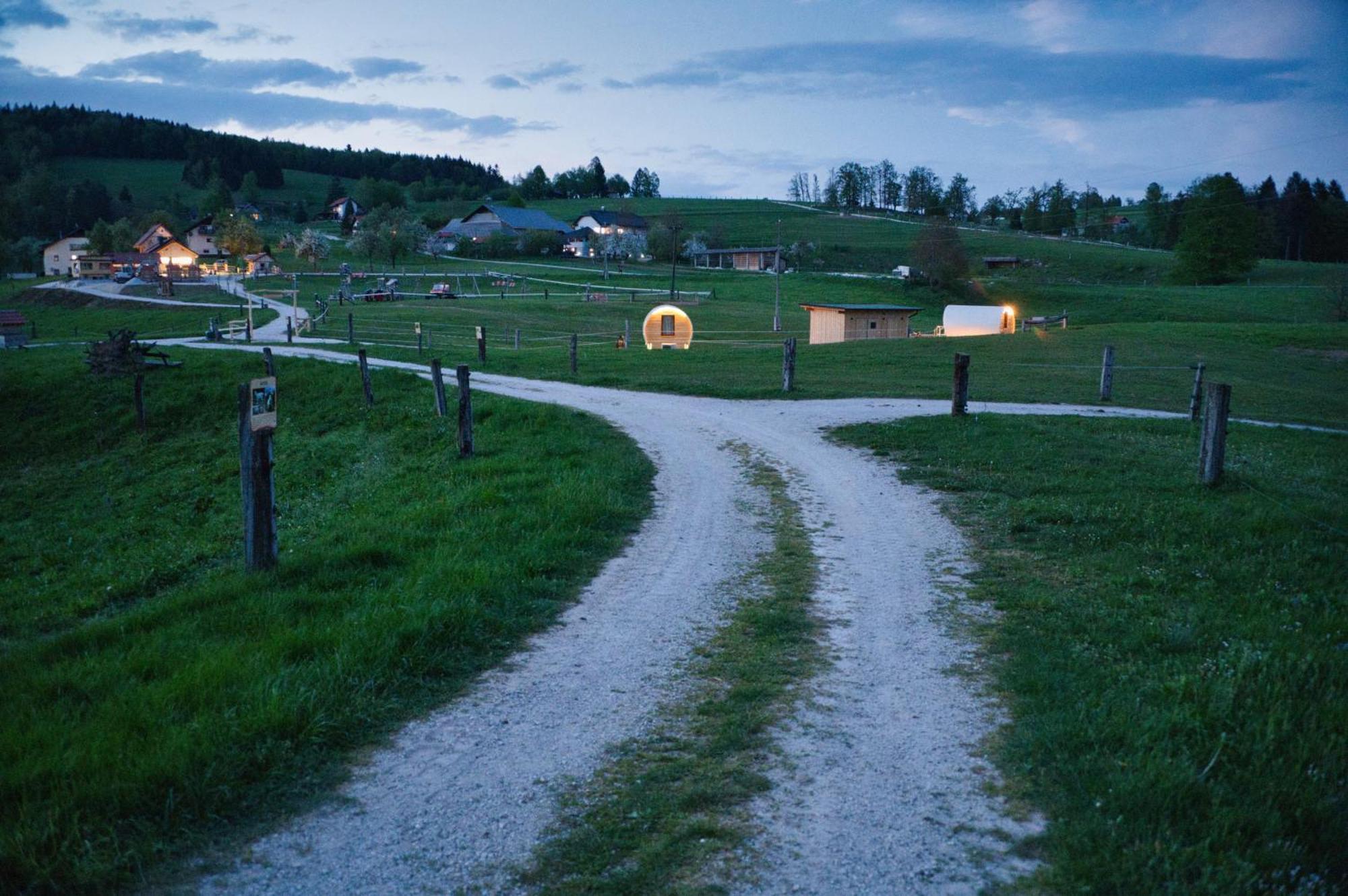 Cowboy'S Land Hotel Visnja Gora Екстериор снимка