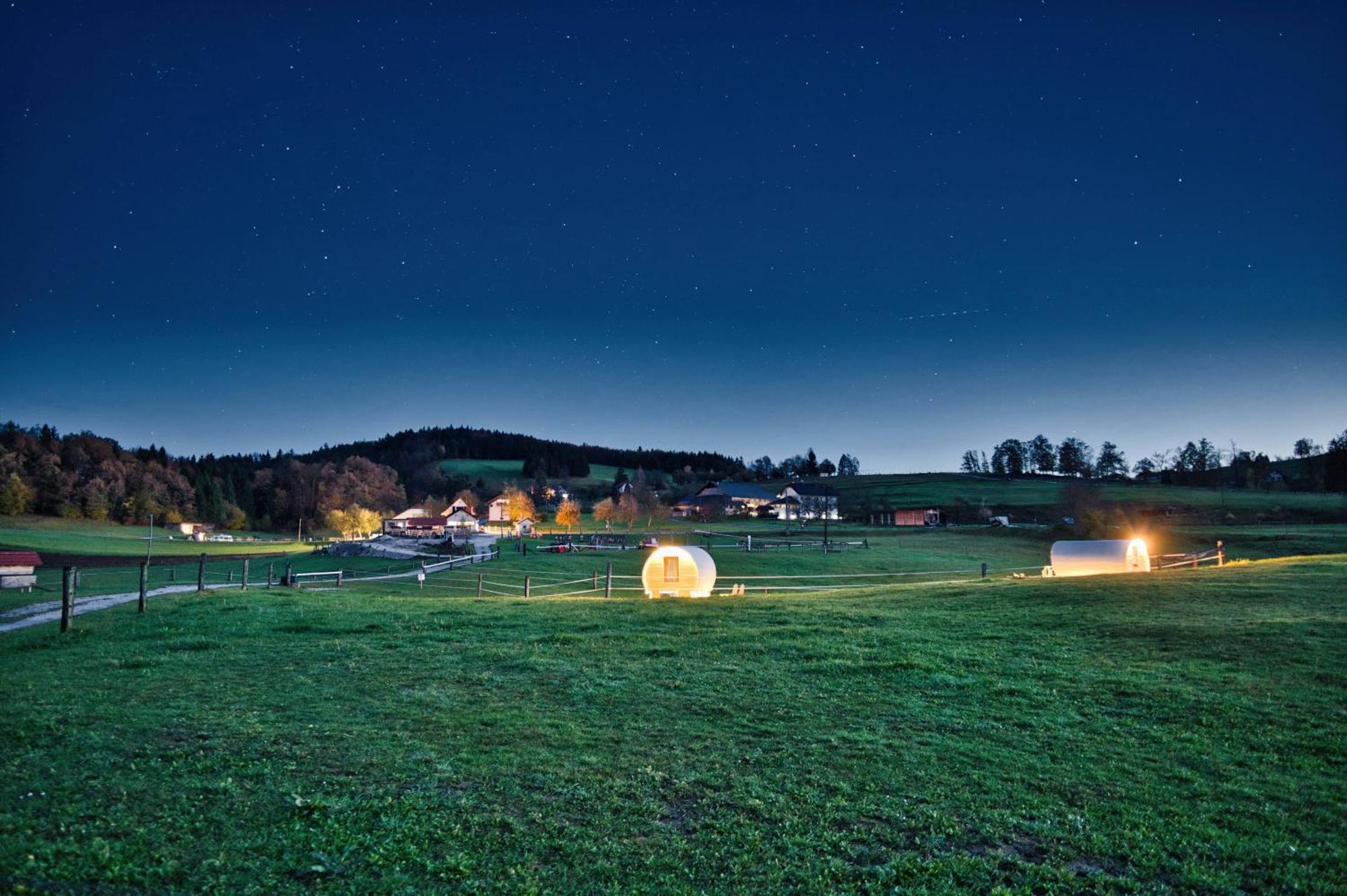 Cowboy'S Land Hotel Visnja Gora Екстериор снимка