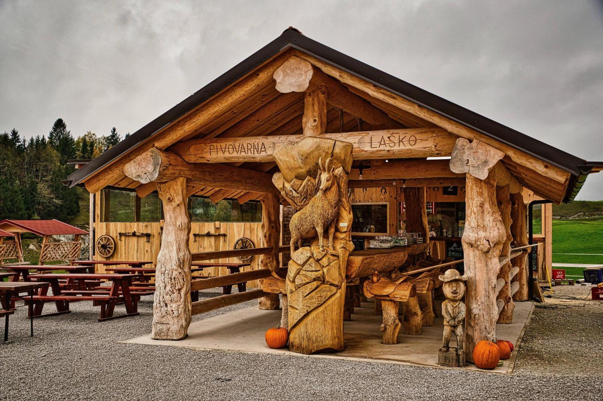 Cowboy'S Land Hotel Visnja Gora Екстериор снимка